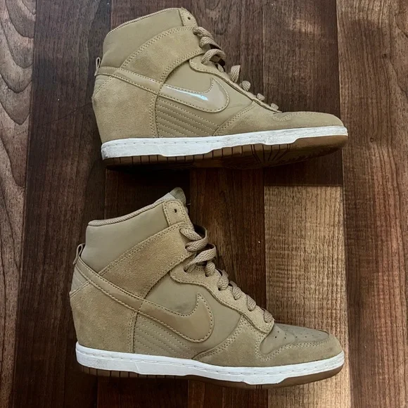 Nike Dunk Sky Hi Essential Sneakers - Picture 2 of 5